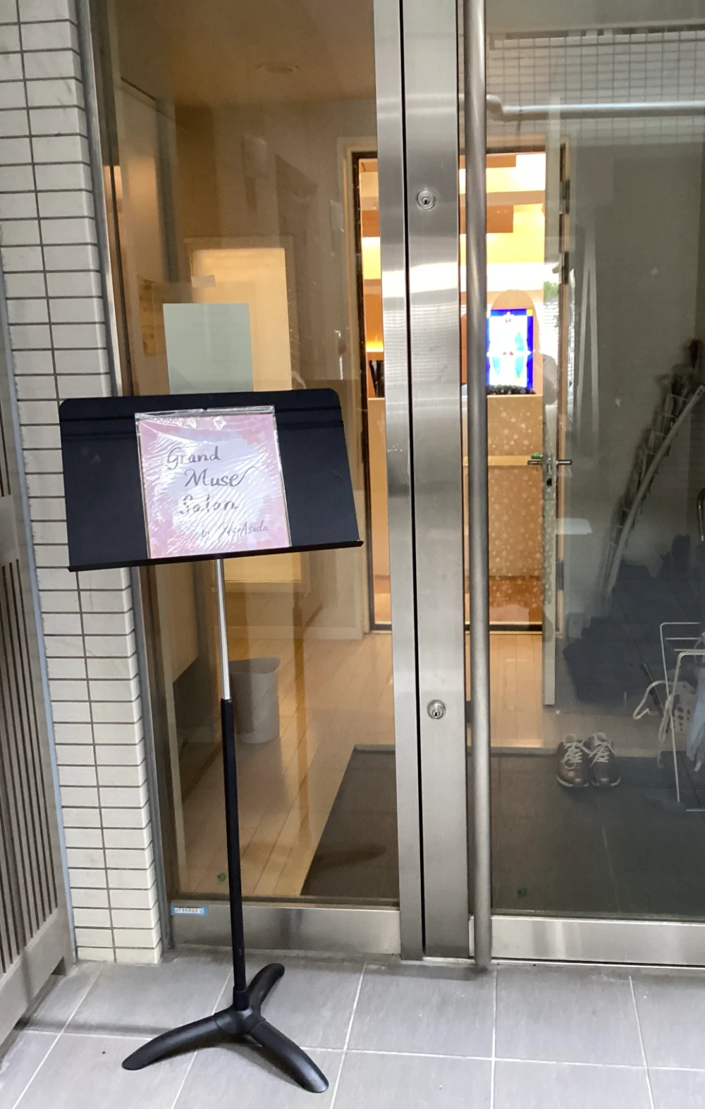 会場の案内看板（シェ・クロード）